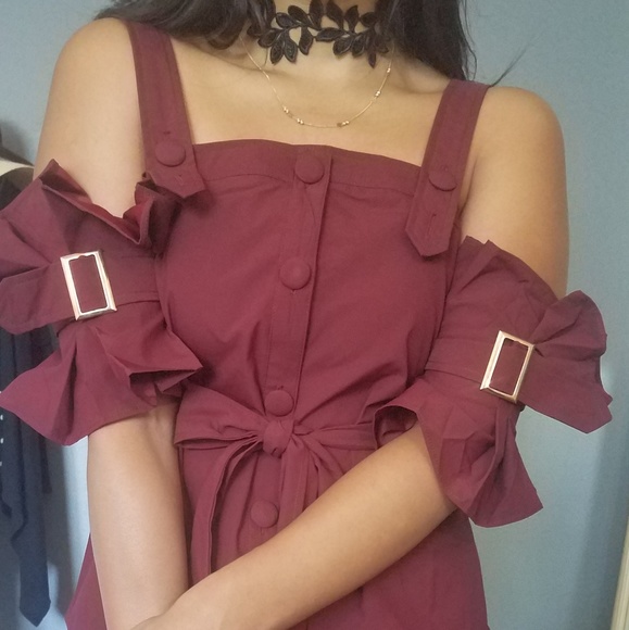 ๐ทCLEARANCE ALPHA&OMEGA BURGUNDY COLD SHOULDER TOP - Picture 5 of 6